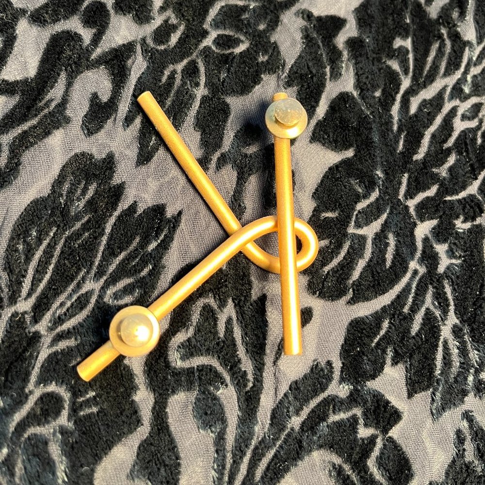 Martha Sturdy 🇨🇦 Brooch Monogram "K" Abstract Matte Gold Pin - Picture 5 of 7